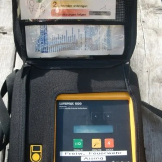 07_aed.jpg
